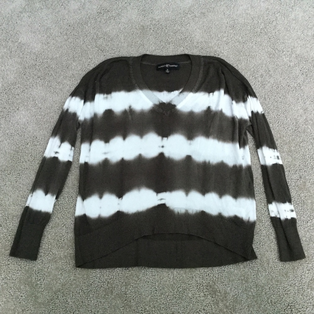 Almost Famous Green, White Tie Dye Long Sleeve Size Small Fall Earth Tone